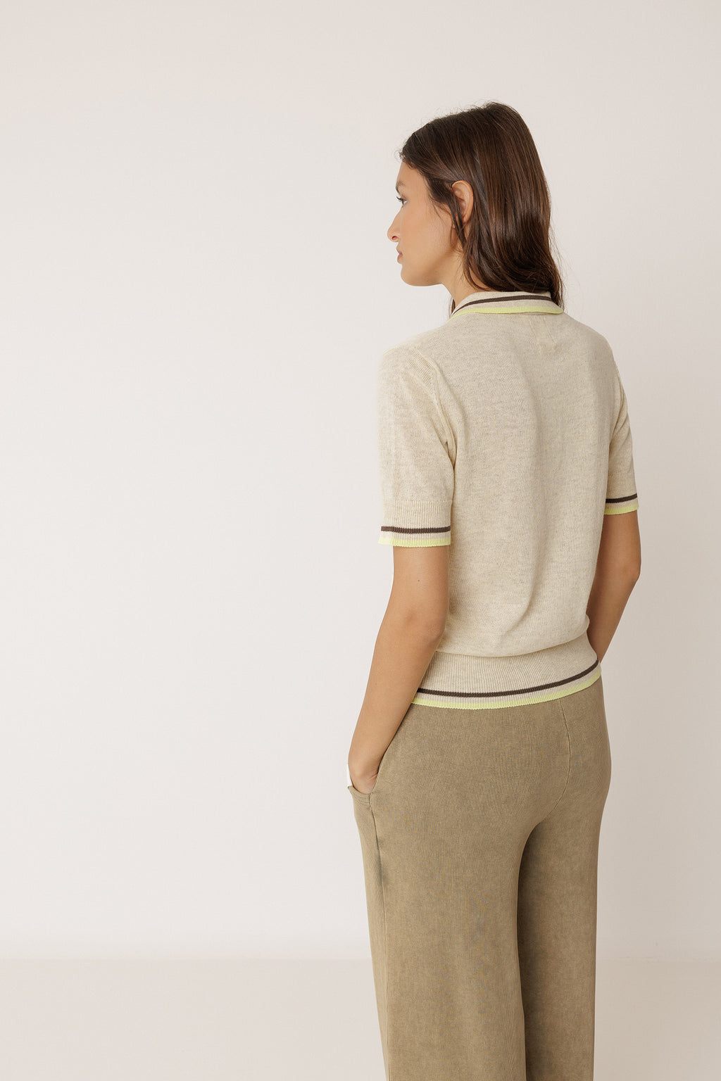 Polo de punto con rayas en contraste - Beige