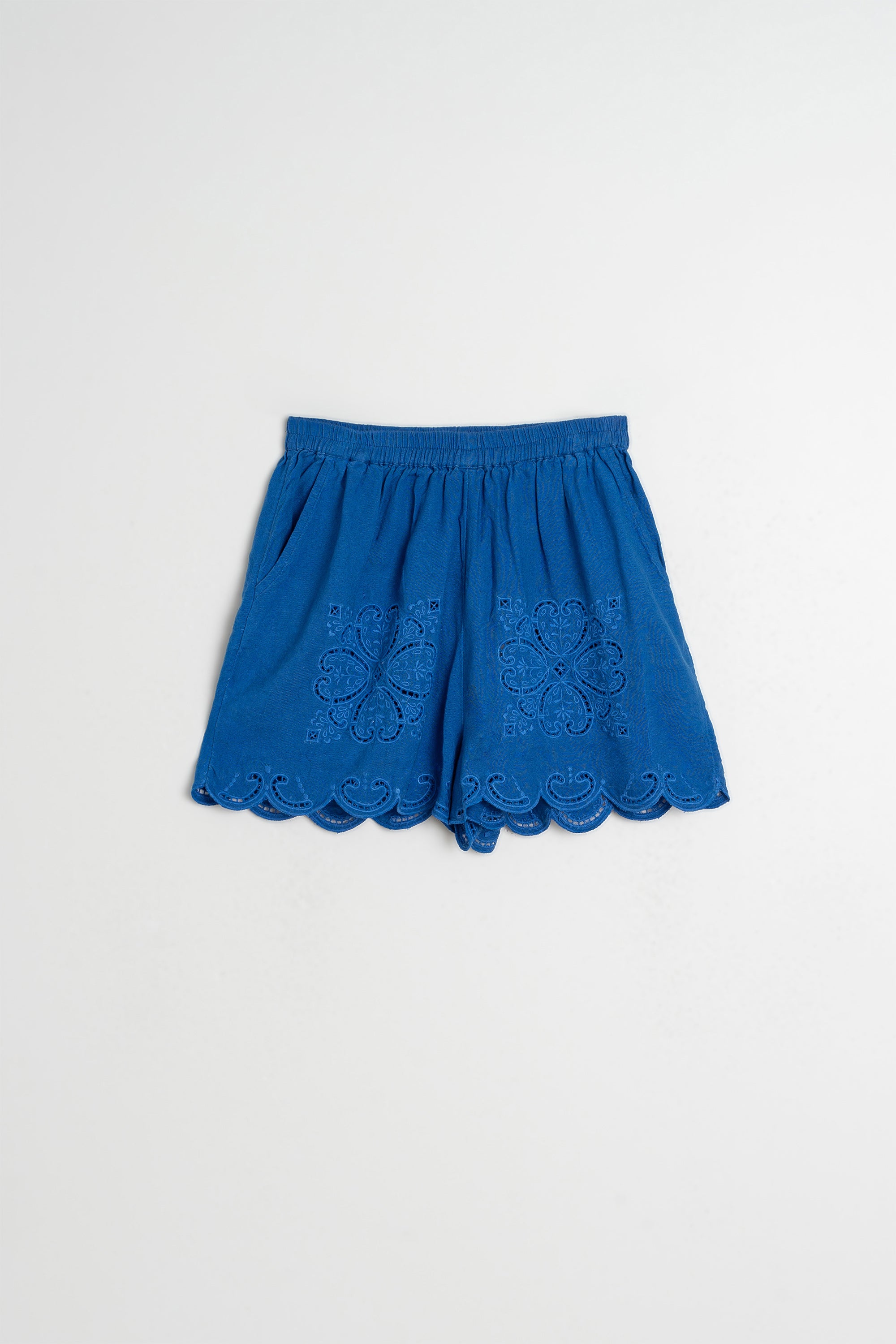 Short Bordado con Bajo Festoneado - Azul Británico
