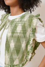 Veste kaki sans manches avec col à lien et pompons, volants délicats, confection en tissu ikat