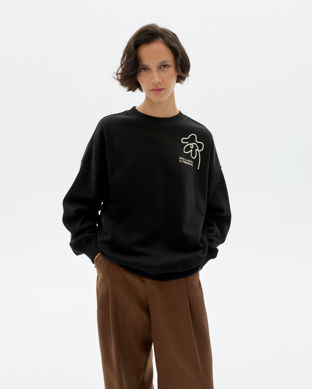 Sudadera oversize bordada a mano flor Jimena sostenible - 1