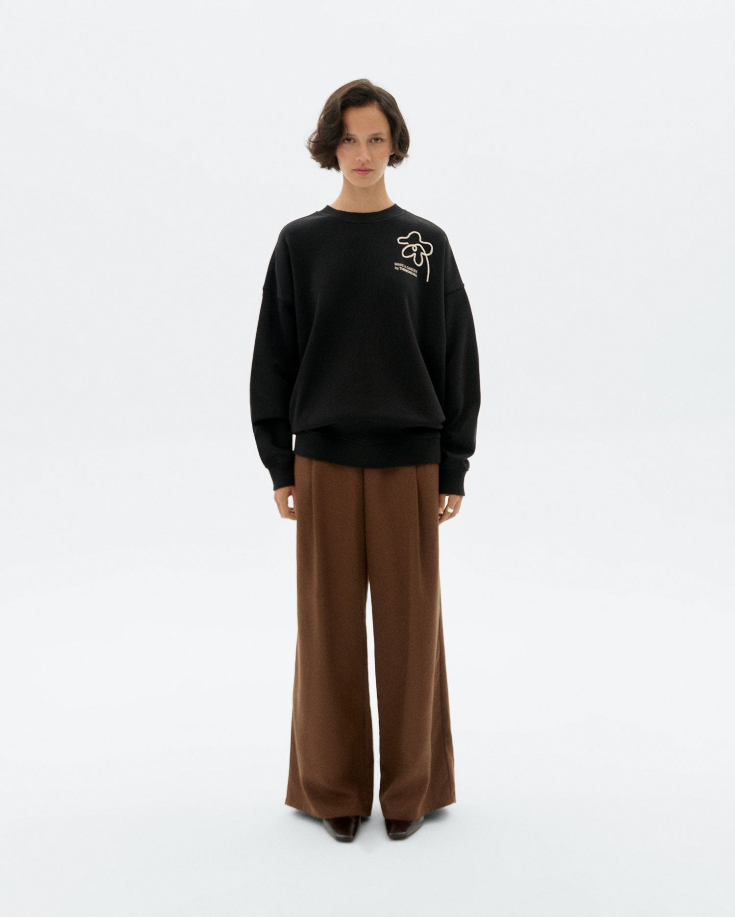 Sudadera oversize bordada a mano flor Jimena sostenible - 2