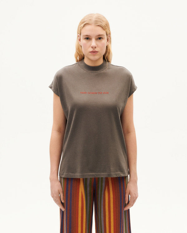 Camiseta gray Here comes the sun Volta sostenible-1