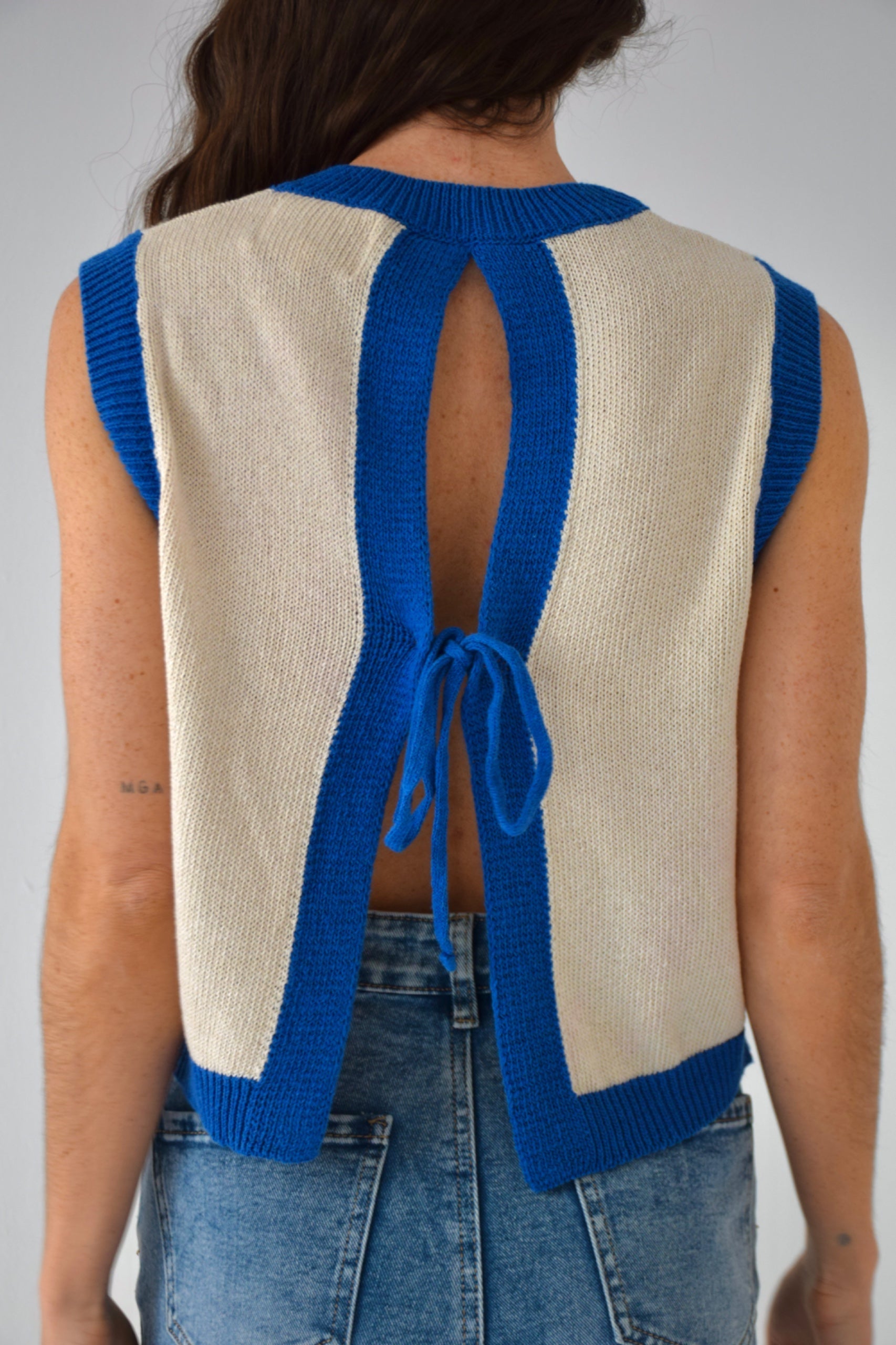 Top Laila White and Blue