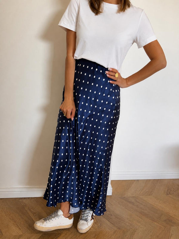 Falda a lunares azul marino