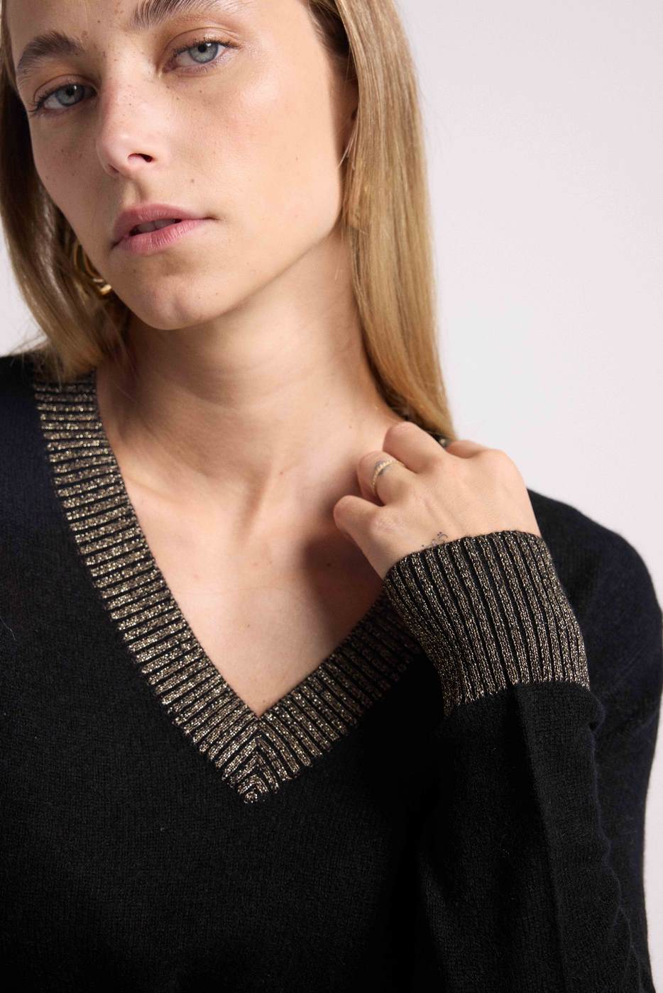 Zephana Color Rib V-Neck Sweater - Black Gold
