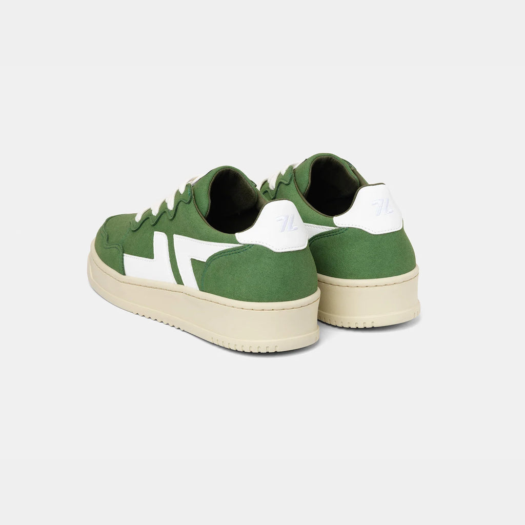 Vista trasera de las zapatillas verdes ZETA B3, resaltando el talón y los acabados del calzado.