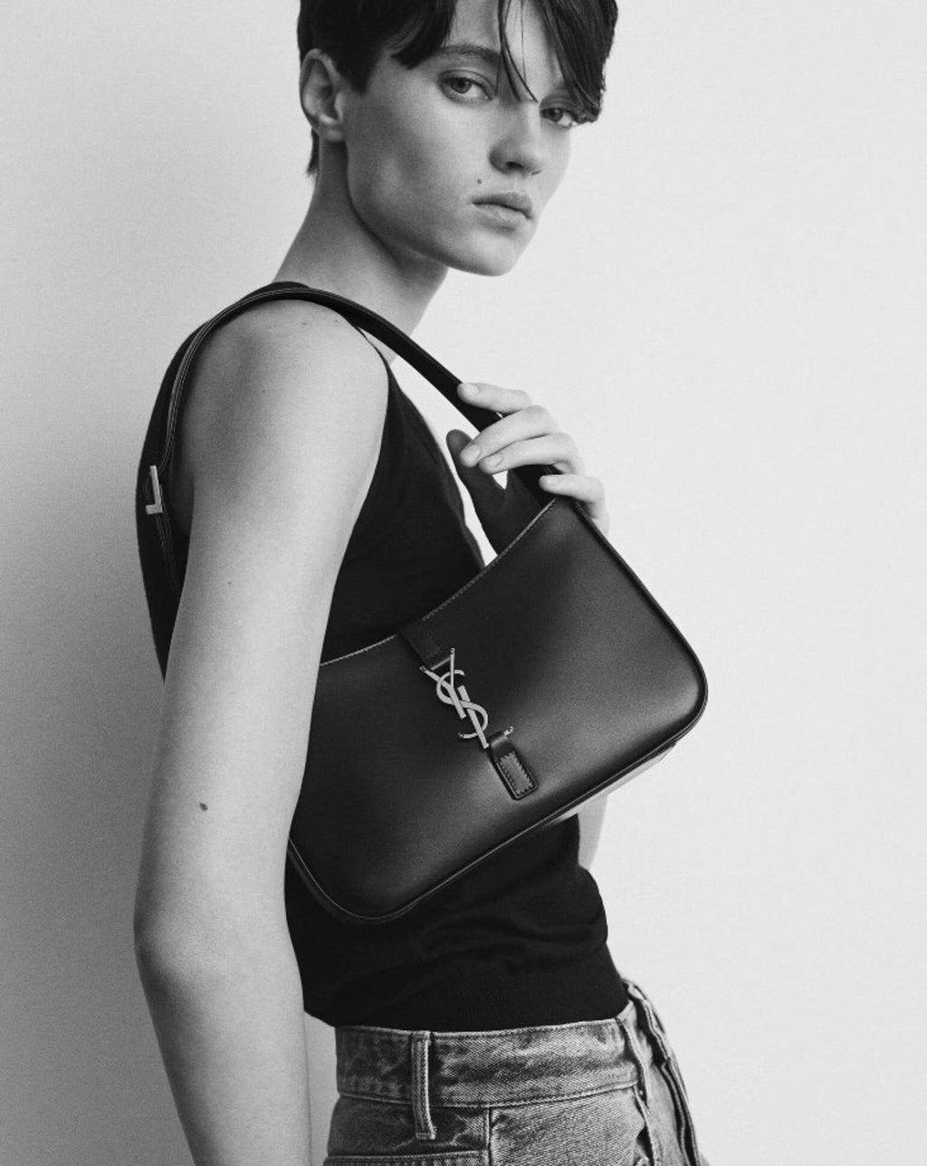 Saint Laurent - Sac Le 5 À 7 Hobo Leather - Black - Femme