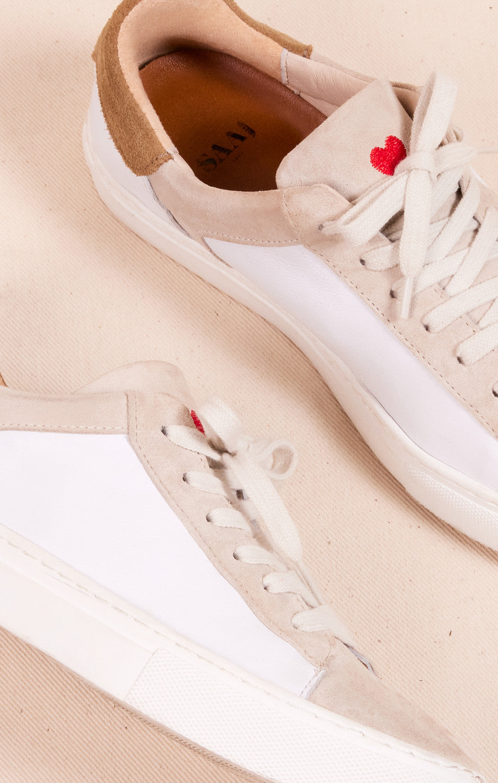 WHITE ASHLEY SNEAKER