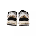 Zapatillas M2002 - Blanco/Negro/Oro