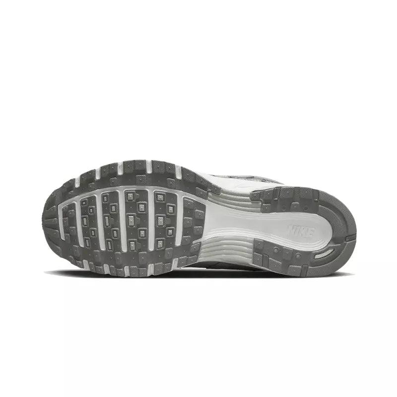 Zapatillas Nike P-6000 - Gris y blanco