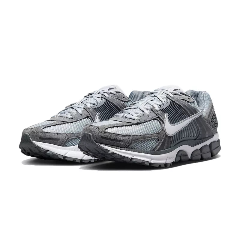 Zapatillas Nike Zoom Vomero 5 - Gris y blanco