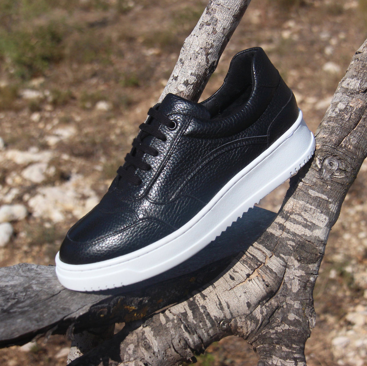 Zapatillas vintage de piel granulada negra - Mujer