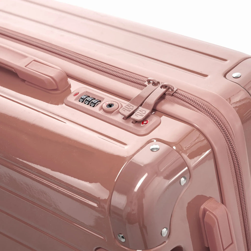 TSA combination lock and GYL double zip slider on the Intemporelle rose gold hard-shell suitcase. #couleur_rose gold
