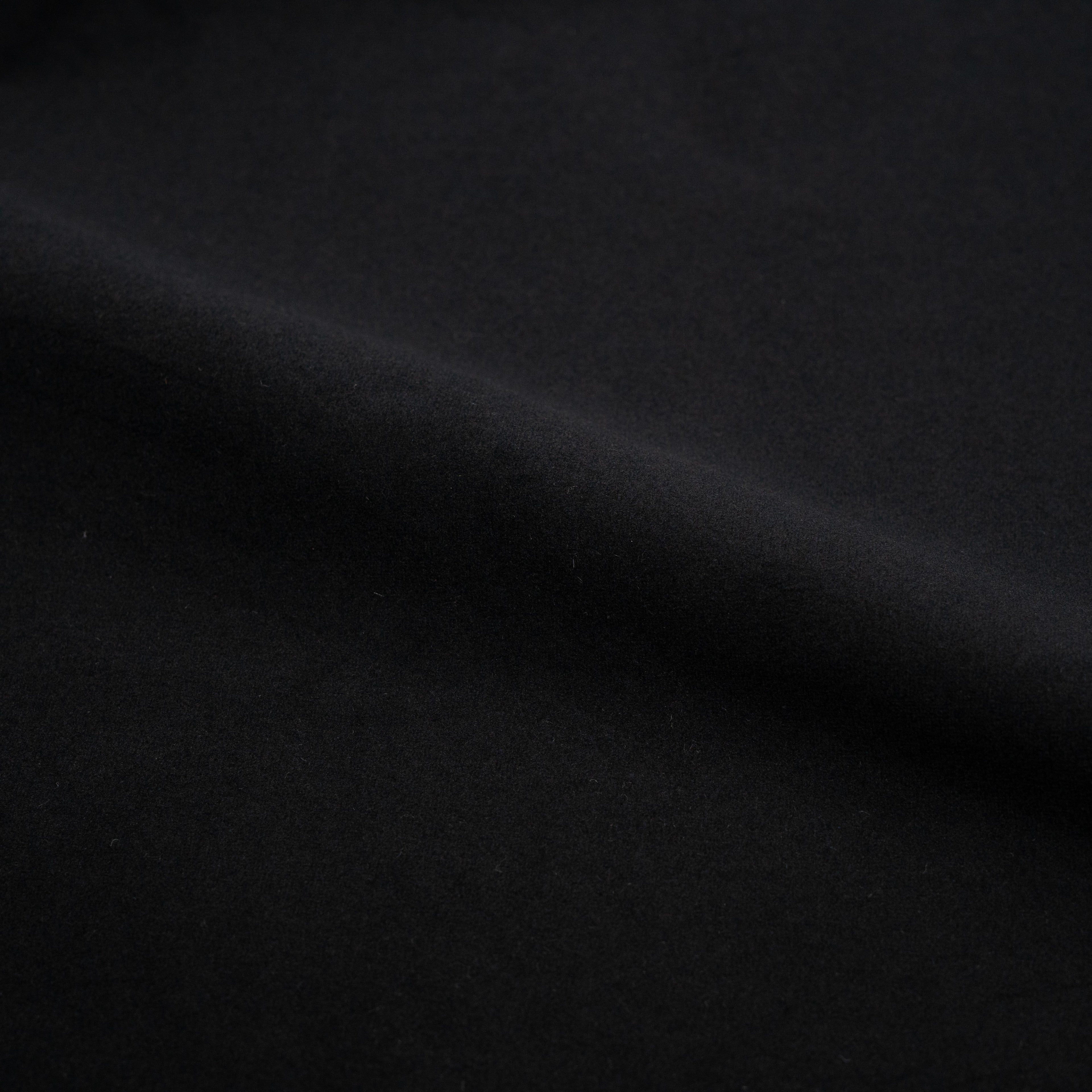 Coccinelle - Silla de terciopelo negro y madera de nogal