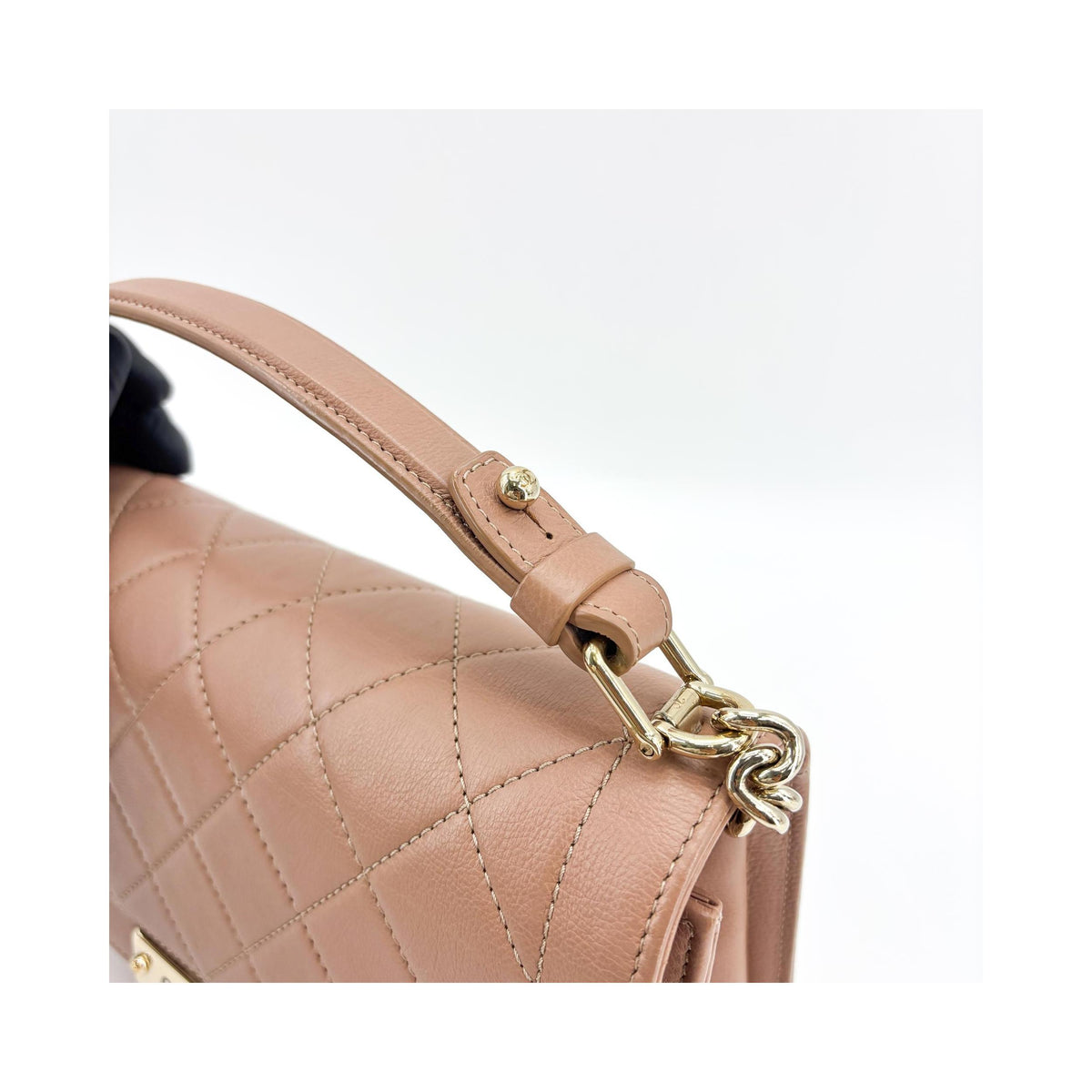 Chanel - Torebka Do Ręki Label Click Flap Small Ze Skóry - Brązowa