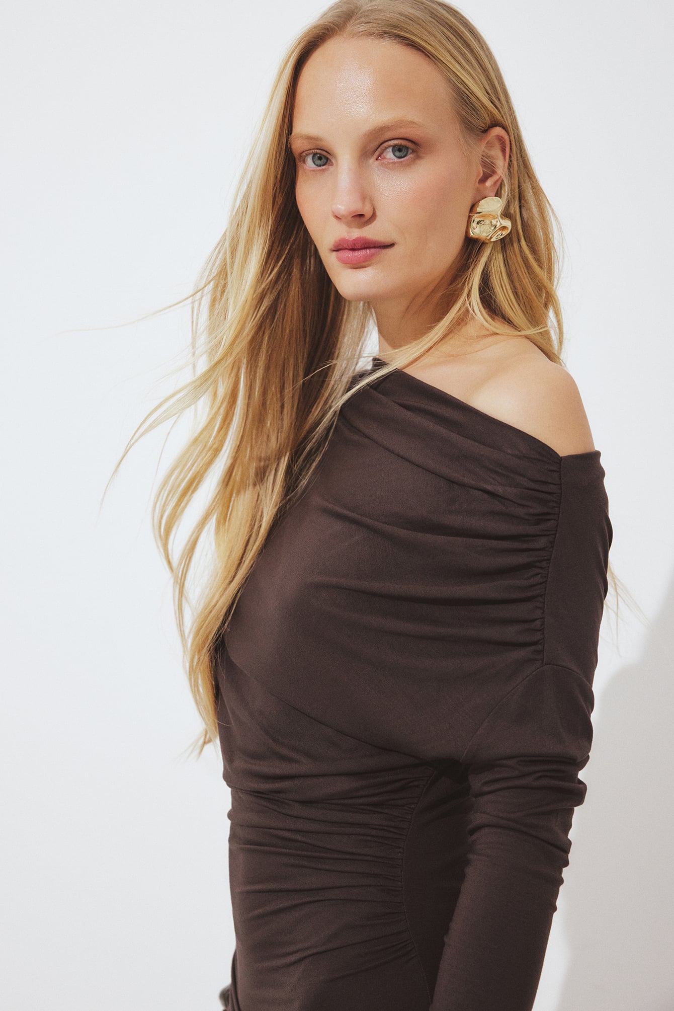 Robe Courte Drapée À Manches Longues Marron