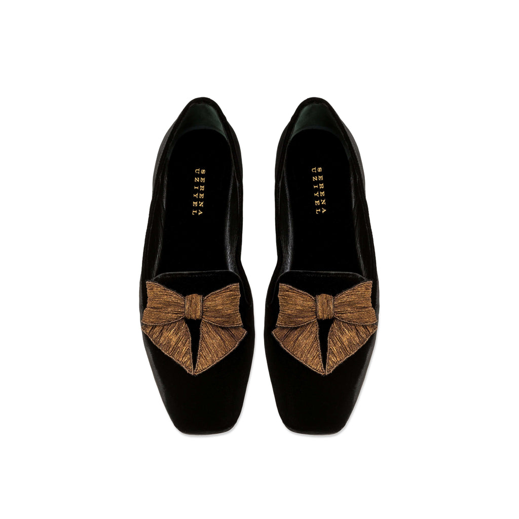 Fiocco black velvet flat moccasin with antique gold embroidered bow, highlighting comfort and chic autumn style.