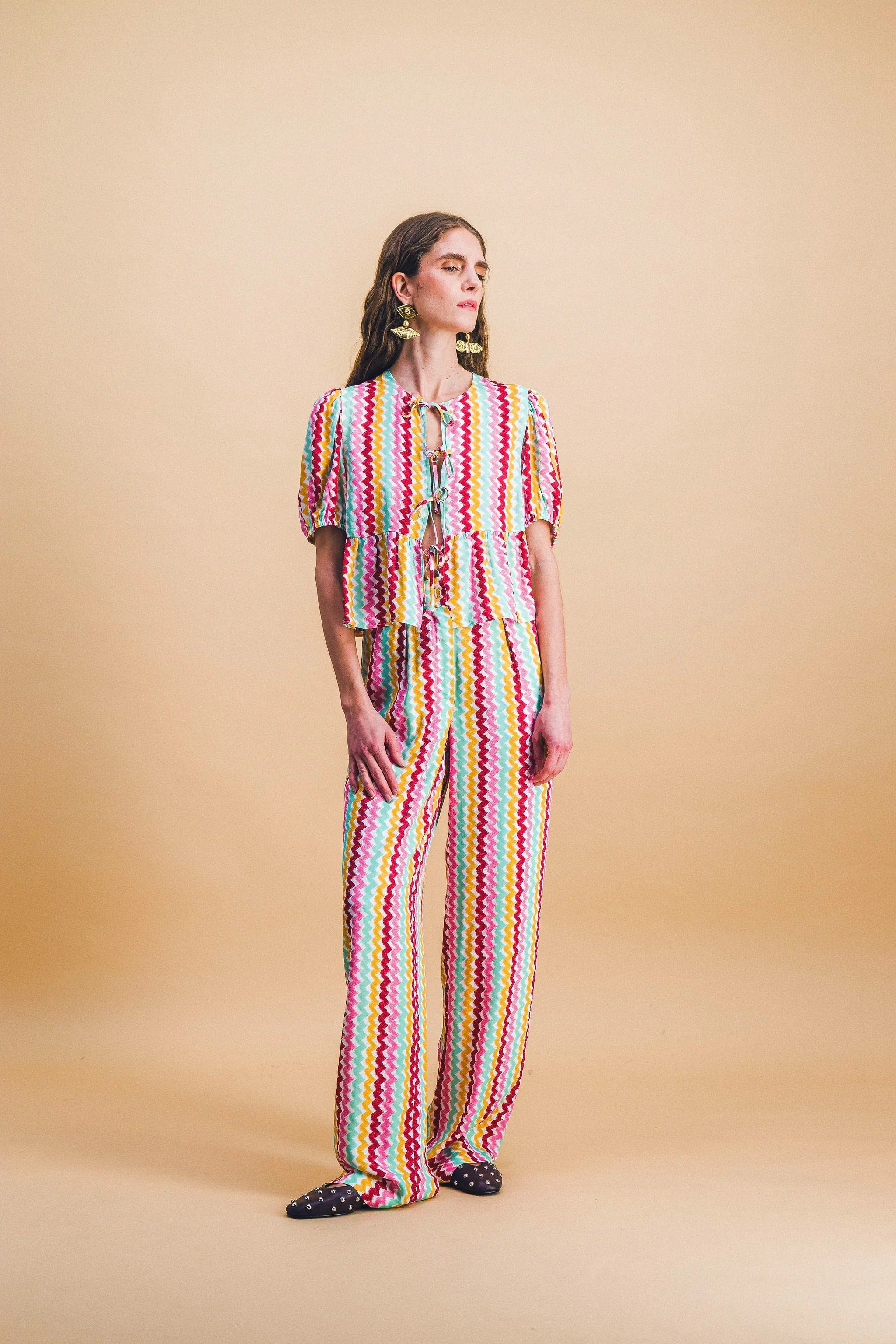 Conjunto Top Aimée + Pantalón Tilda Orphism Lines Arco Iris