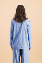 Conjunto chaqueta ámbar y pantalón azul cielo