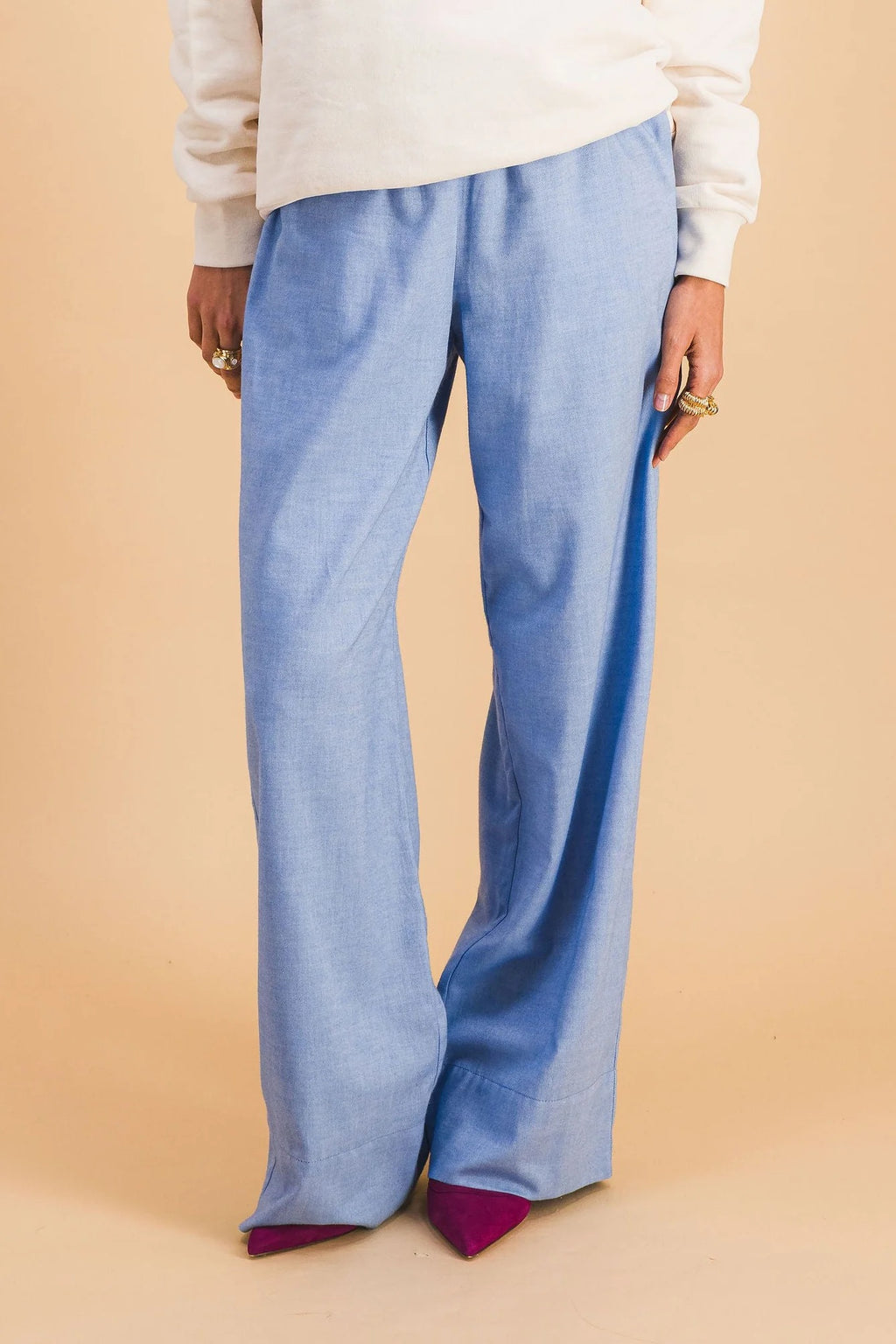 Conjunto chaqueta ámbar y pantalón azul cielo
