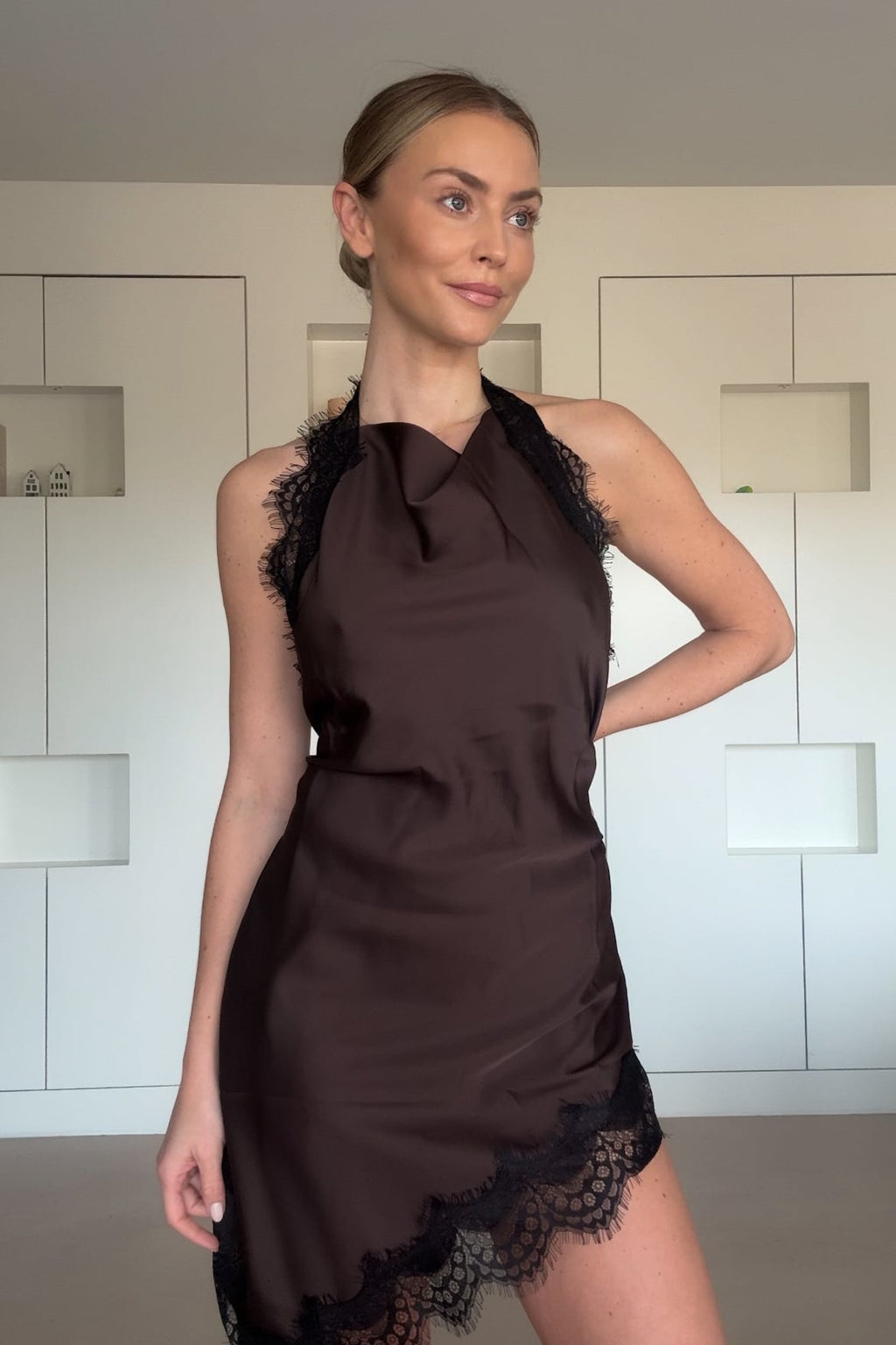 Robe Dos Nu En Dentelle Marron