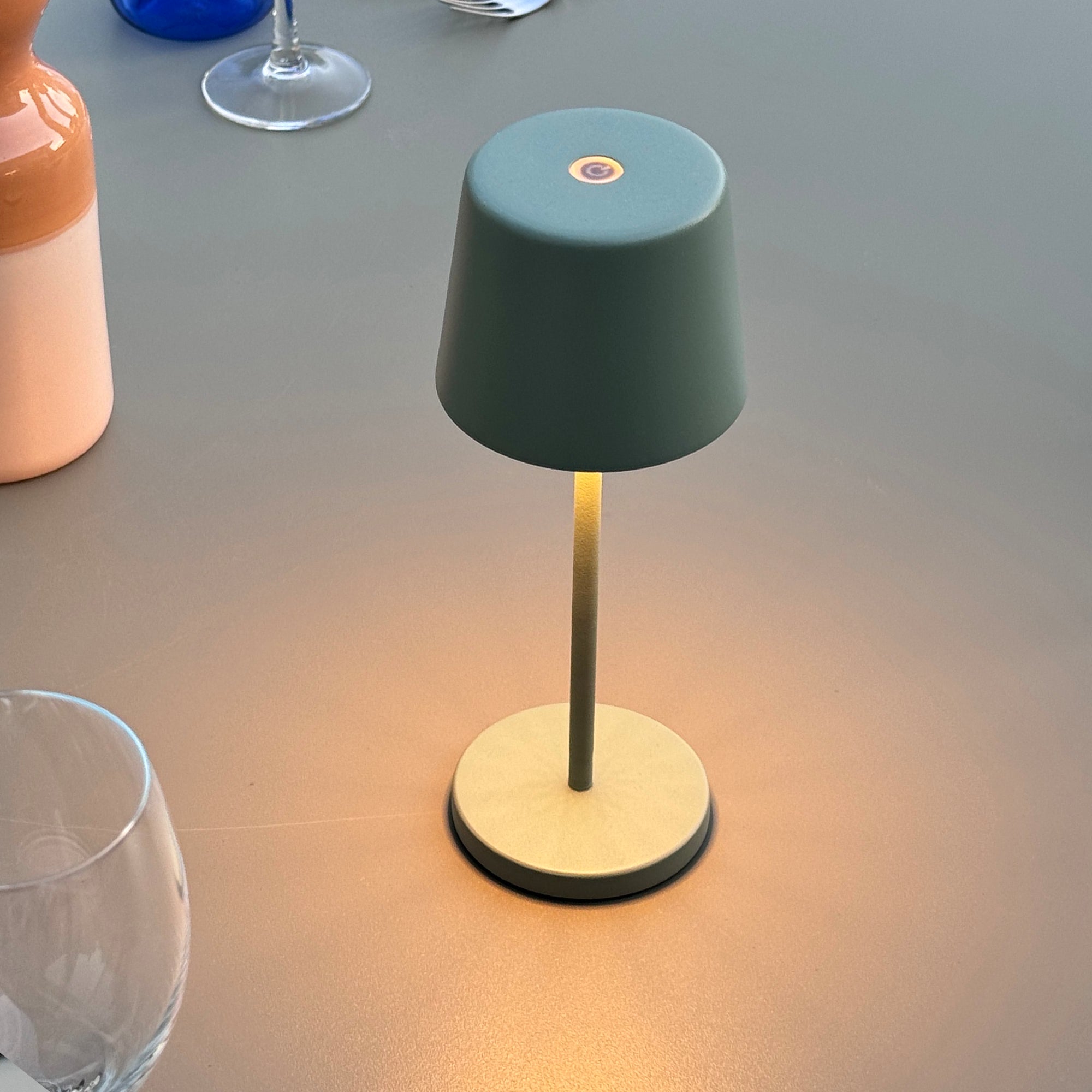 Kelly Mini - Lámpara de mesa inalámbrica - Acero - Verde