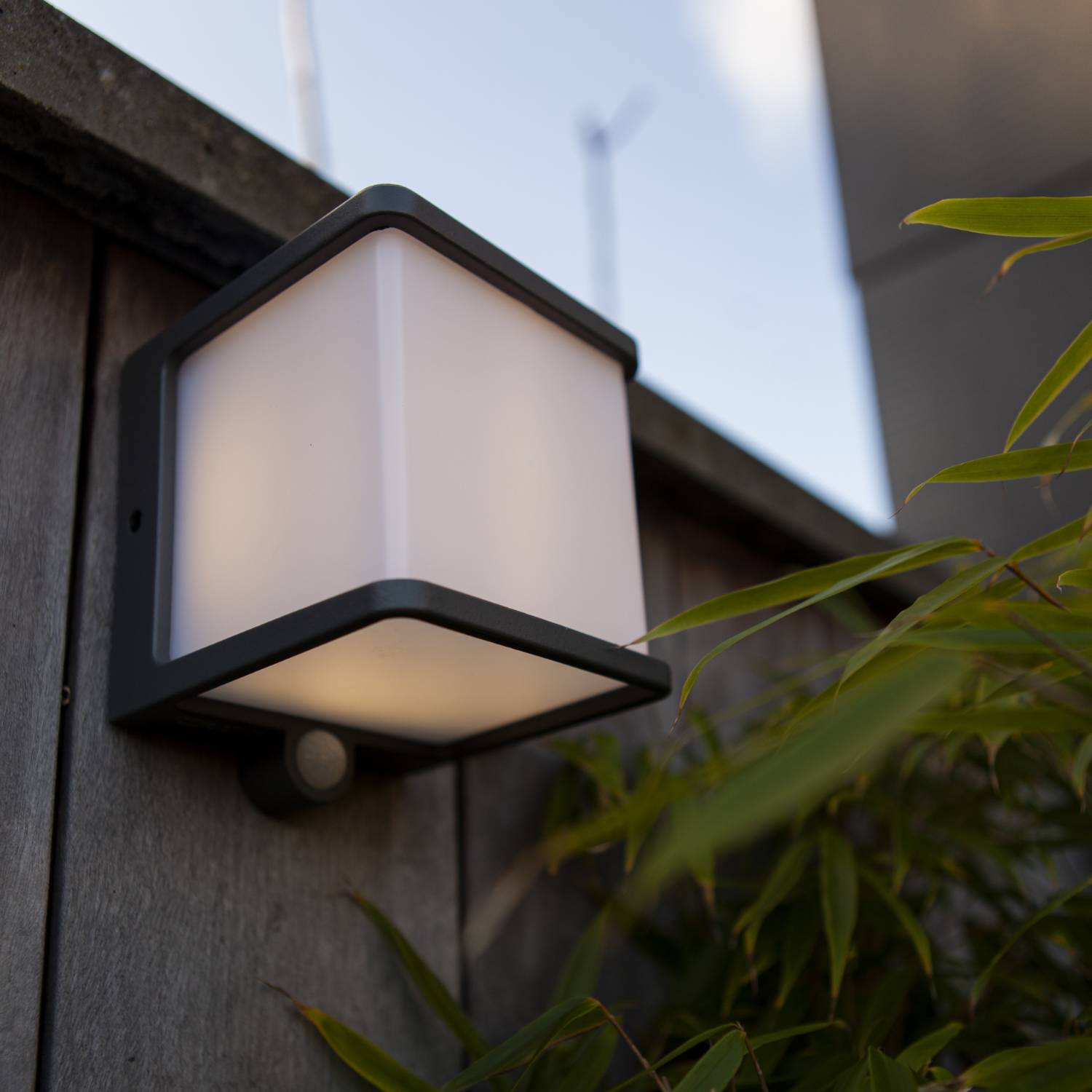 Doblo - Mains-Powered Wall Light - Aluminium - Dark Grey