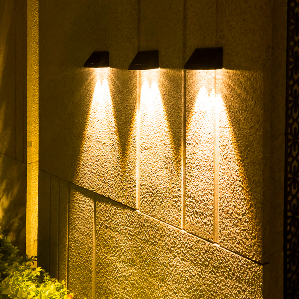 Kyla - Solar Wall Light - Plastic - Black