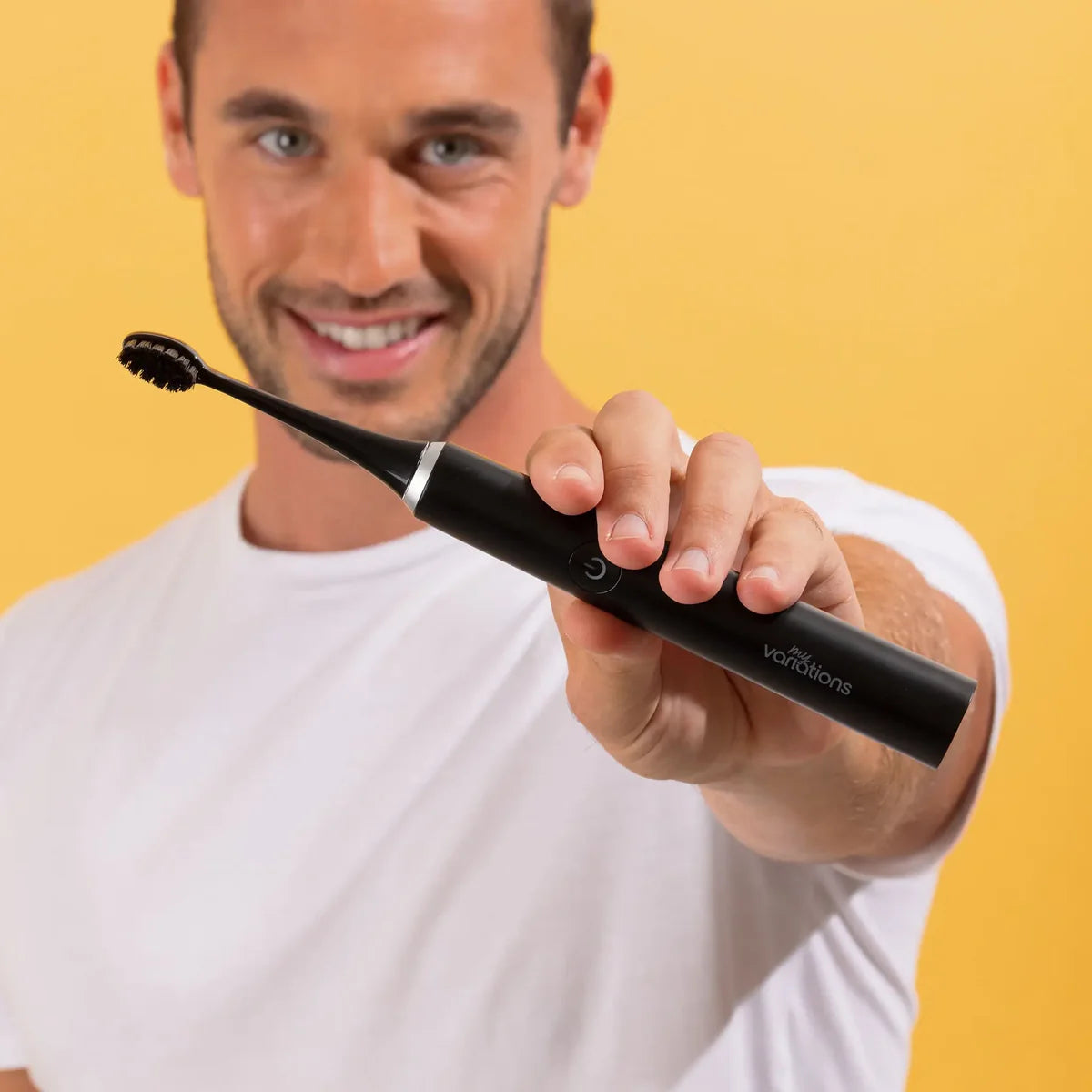 Brosse Noire + Étui + Support