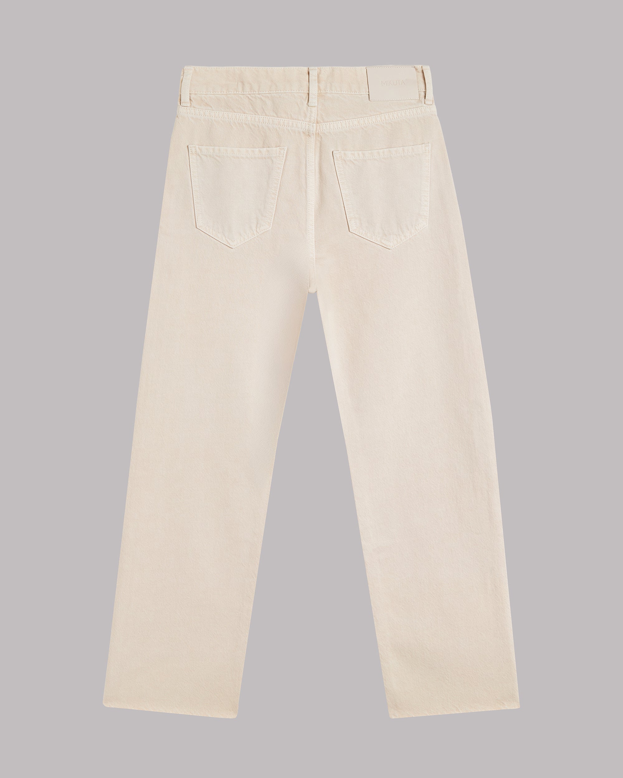 Los vaqueros cortos beige