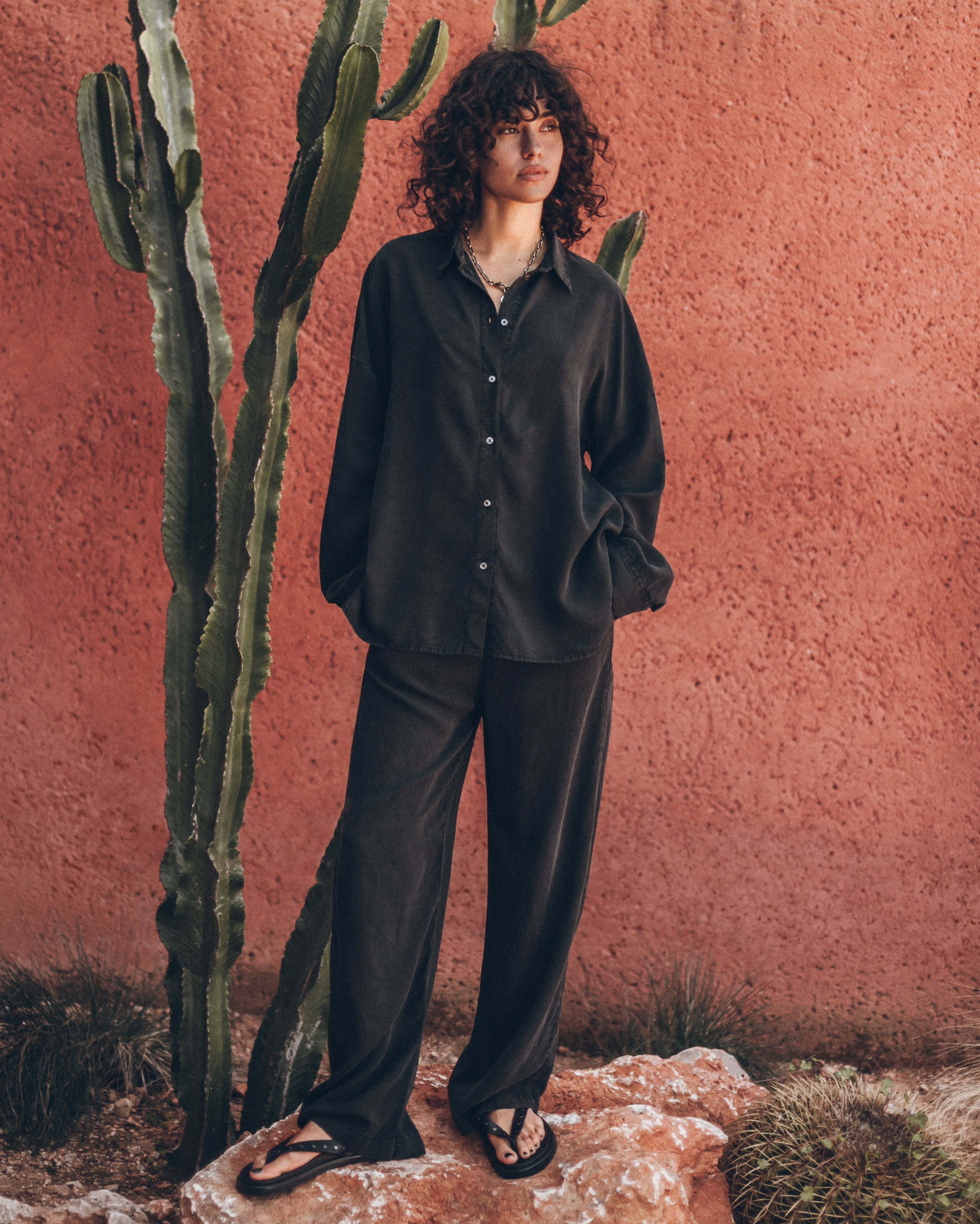 The Black Loose Longsleeve Shirt The Black Breezy Pants Mexico Guindi - Product photo