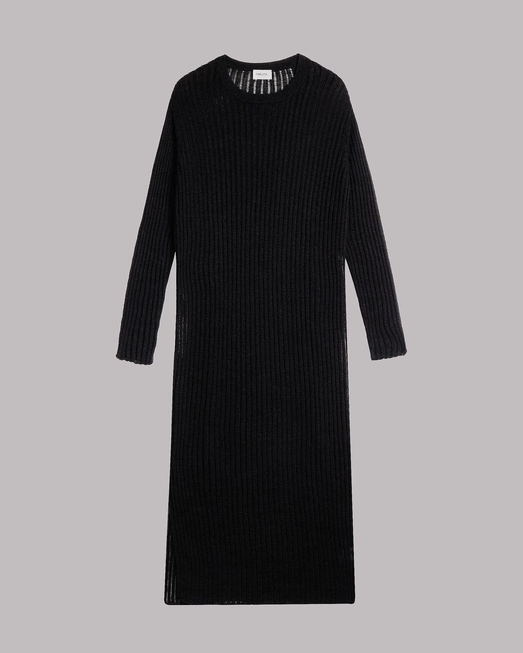 El vestido negro abierto