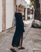 El vestido negro abierto