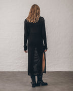El vestido negro abierto