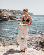 Los pantalones de crochet crudo