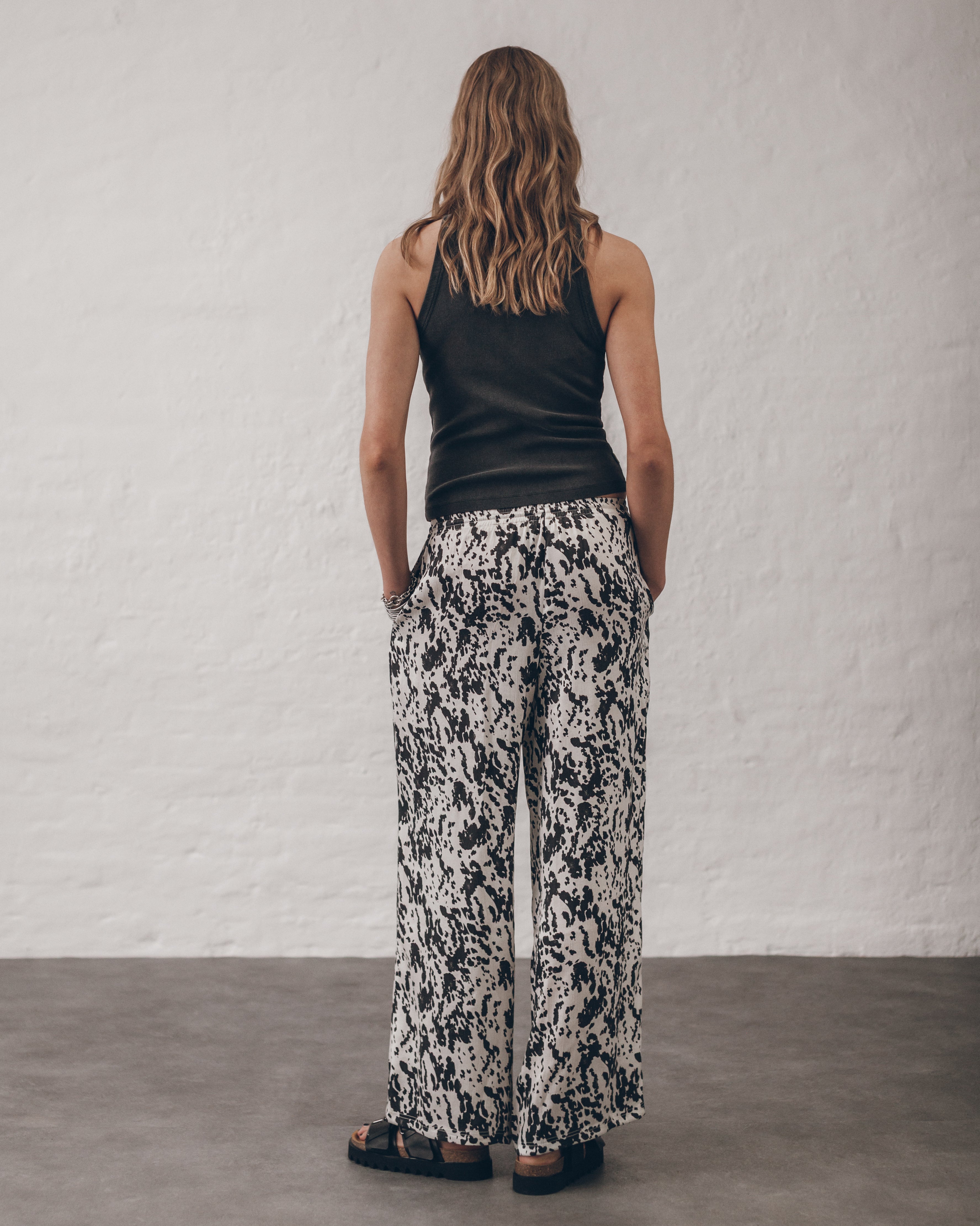 Los pantalones fluidos dálmata