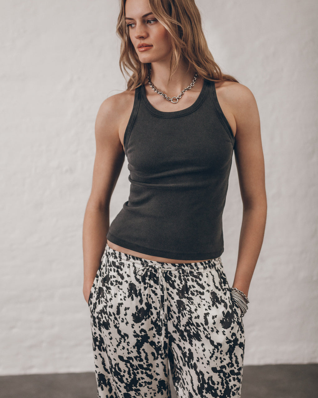 Los pantalones fluidos dálmata
