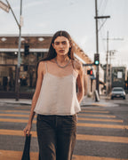 The Ecru Chill Top The Black Loose Jeans Los Angeles California Danielle - Product photo