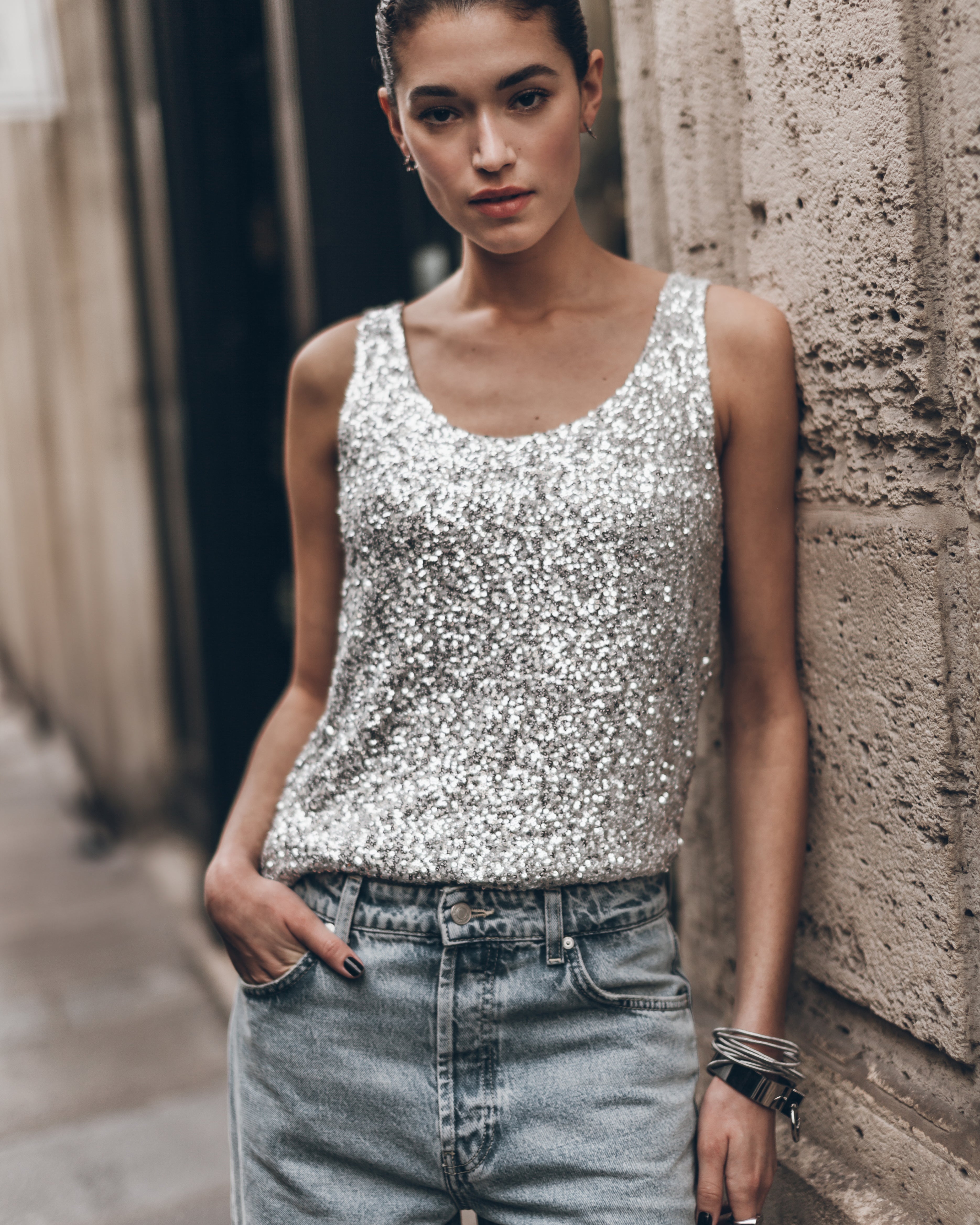 Top The Light Sequin Base