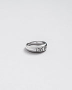 MIKUTA love me ring close-up - romántico anillo de plata