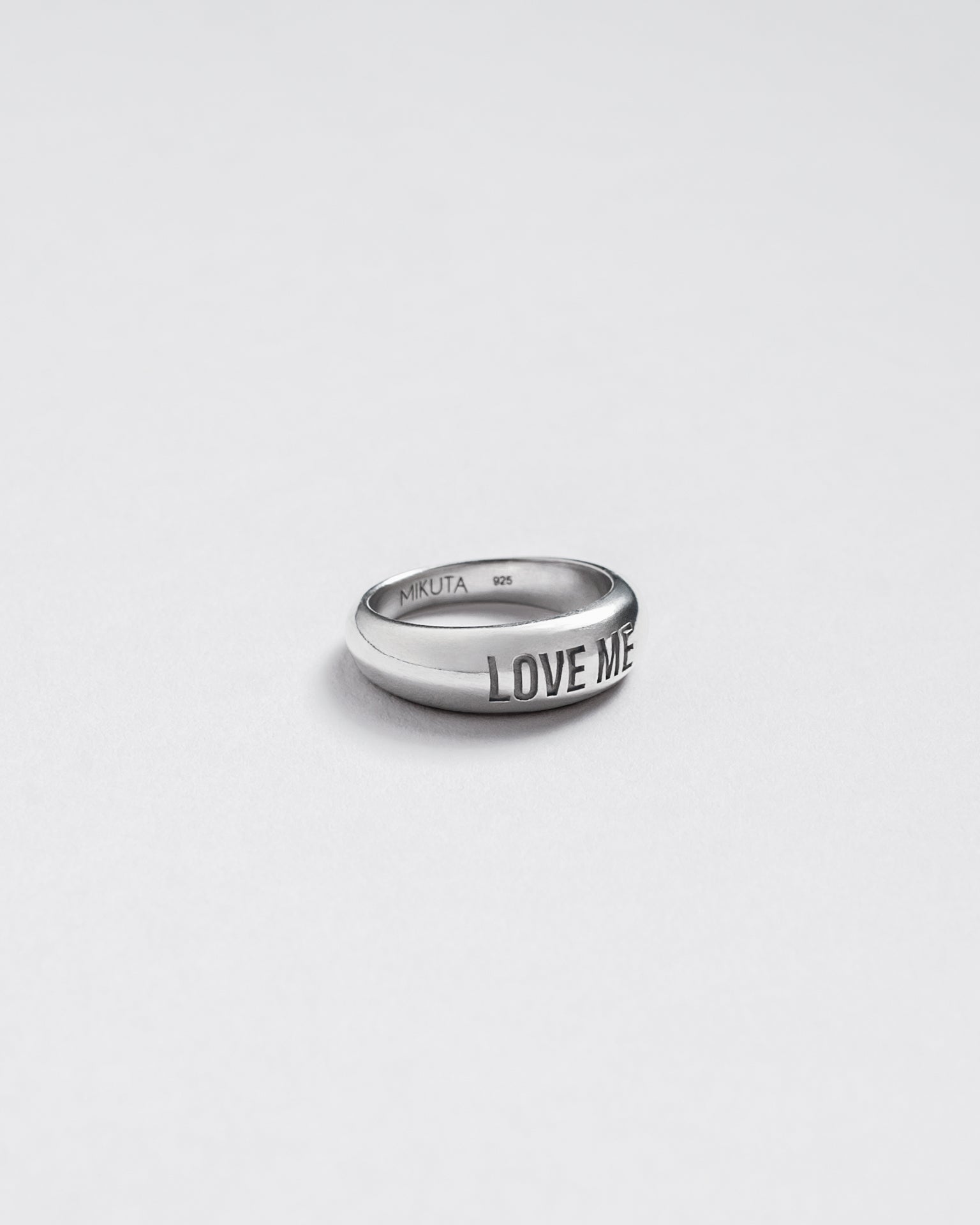 MIKUTA love me ring close-up - romántico anillo de plata