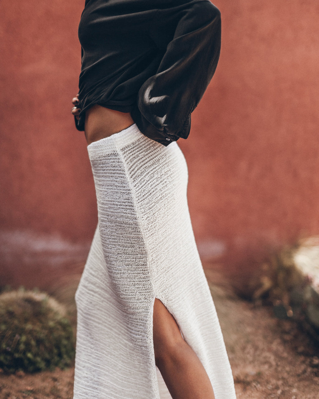 The White Long Knitted Skirt The Black Light Loose Shirt Mexico Guindi - Product photo