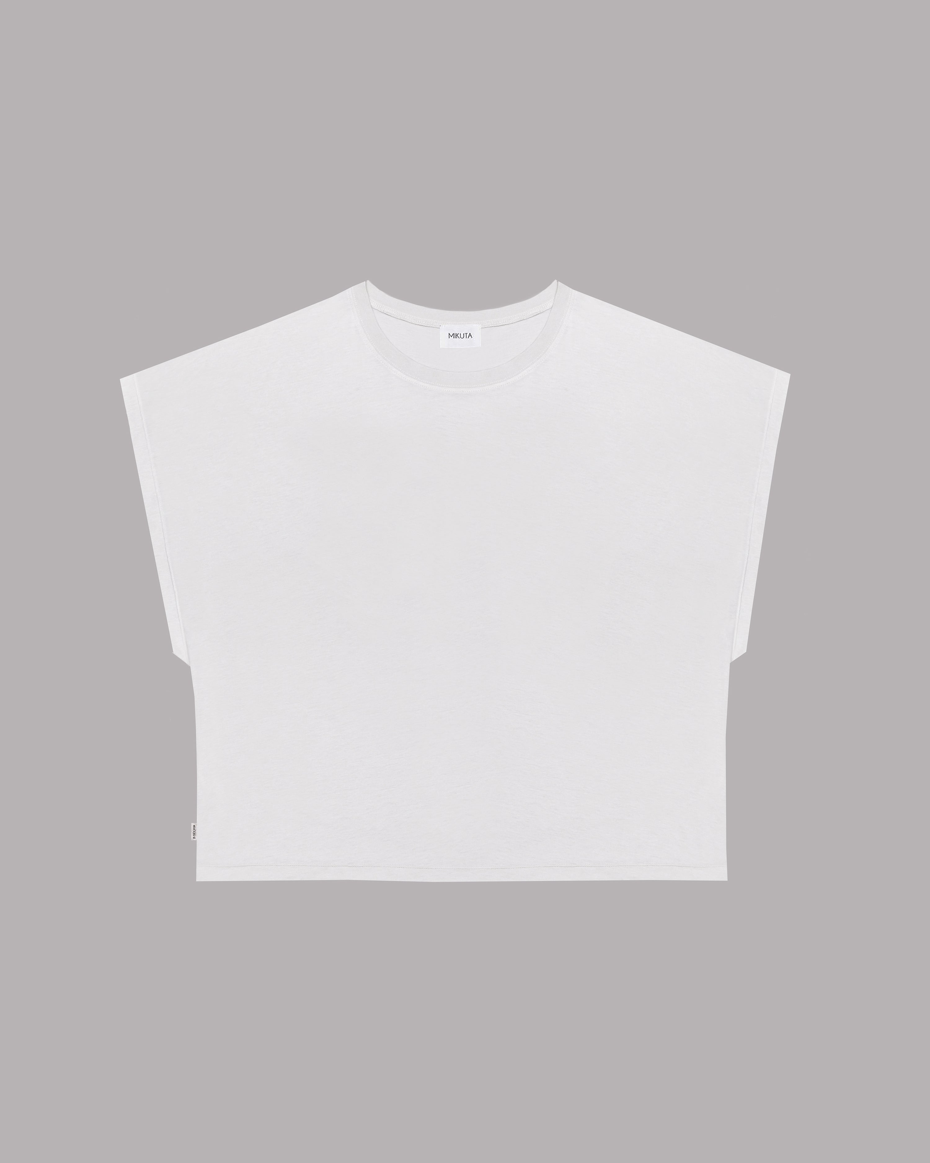 Camisa blanca con mangas de murciélago - Foto del producto