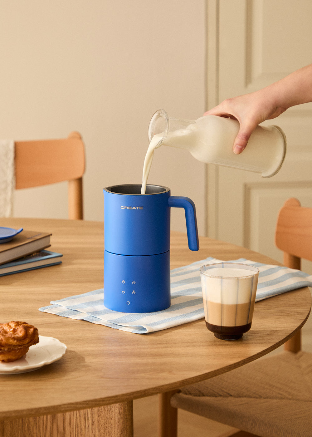 Milk Frother Studio Pro - Espumador y calentador de leche apto para lavavajillas - Azul cobalto