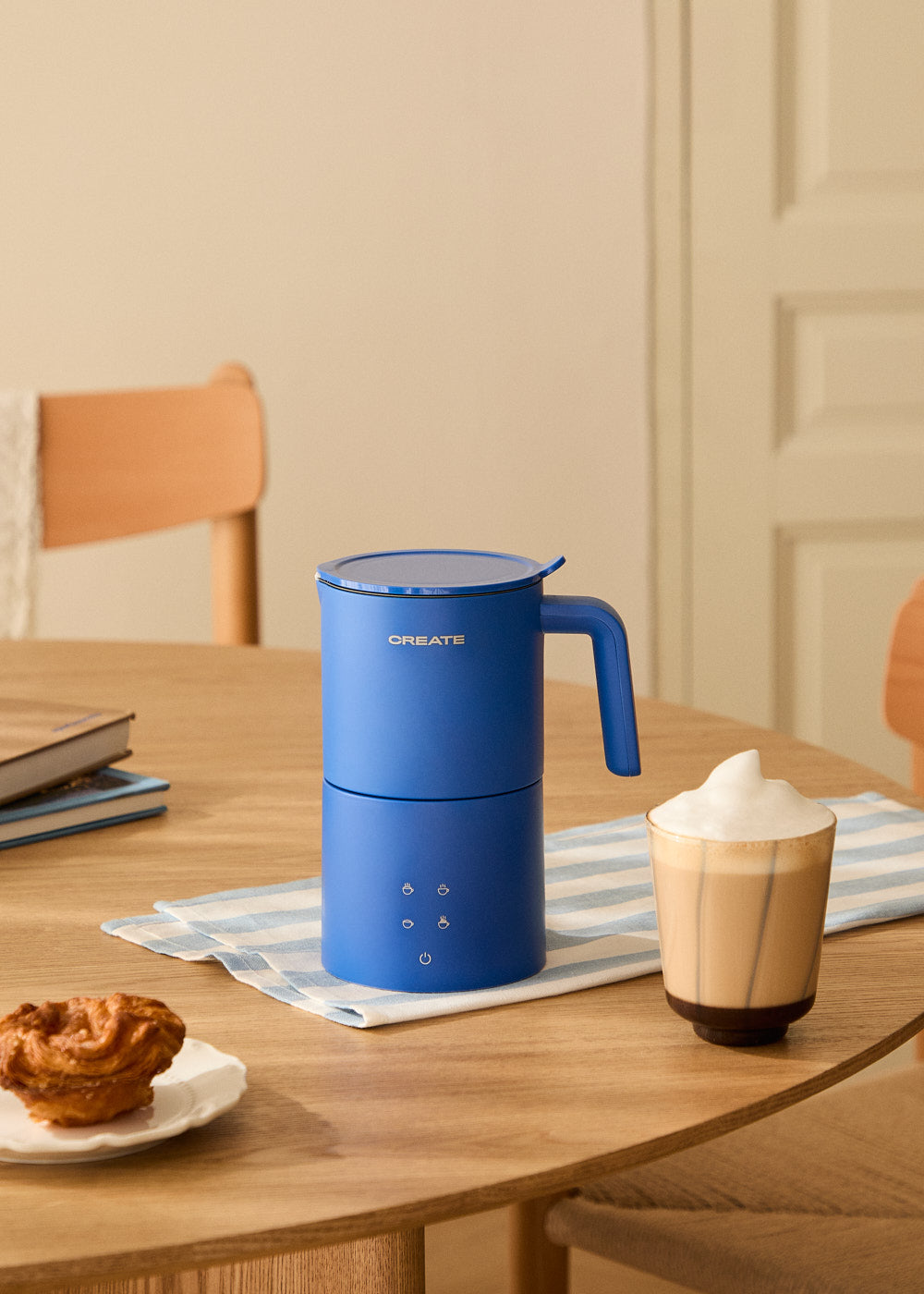 Milk Frother Studio Pro - Espumador y calentador de leche apto para lavavajillas - Azul cobalto