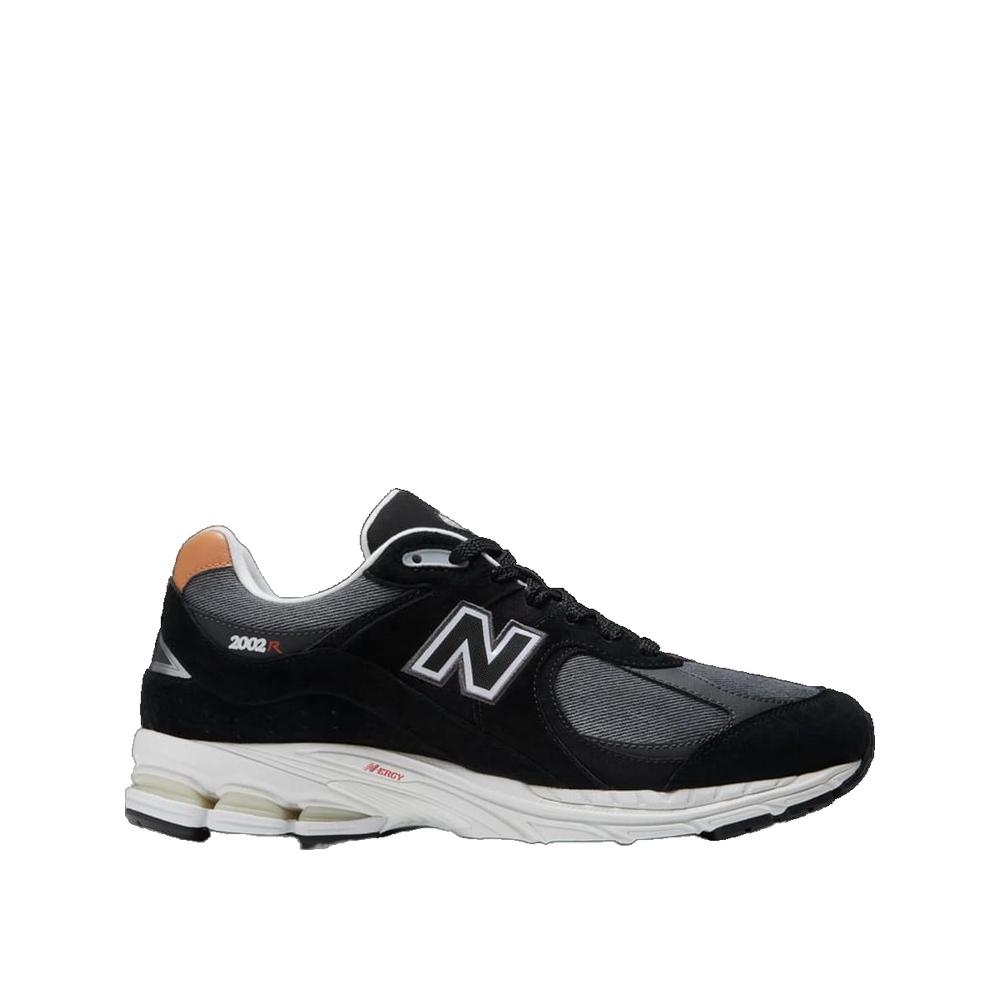 2002R Sneakers - Black