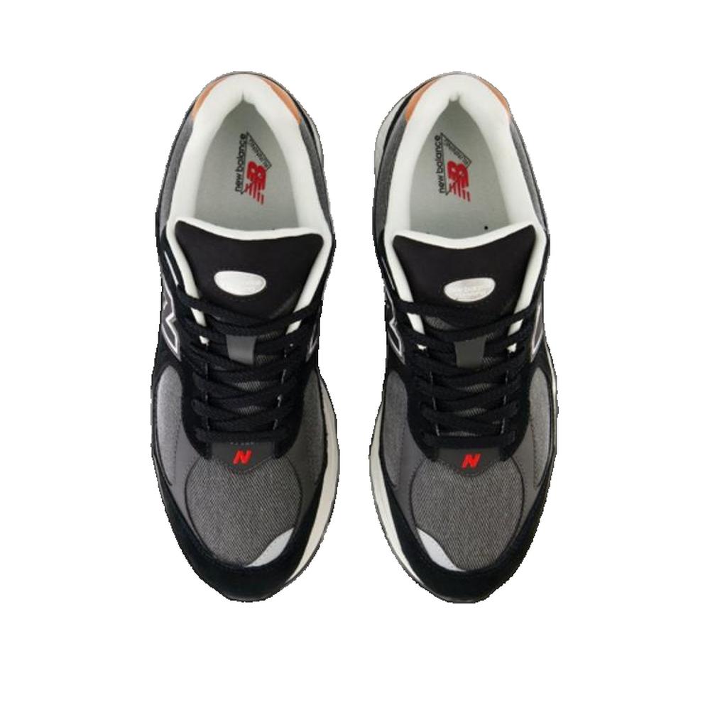 2002R Sneakers - Black