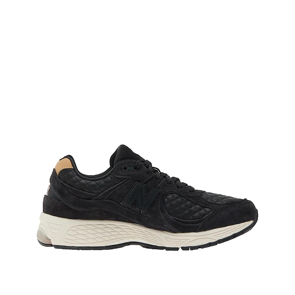 2002R Sneakers - Black