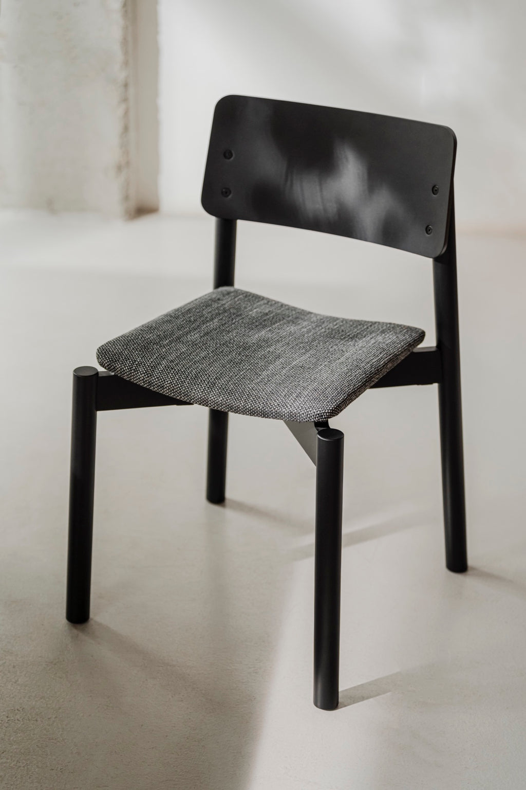 Wem Padded Chair - Vulcano Black