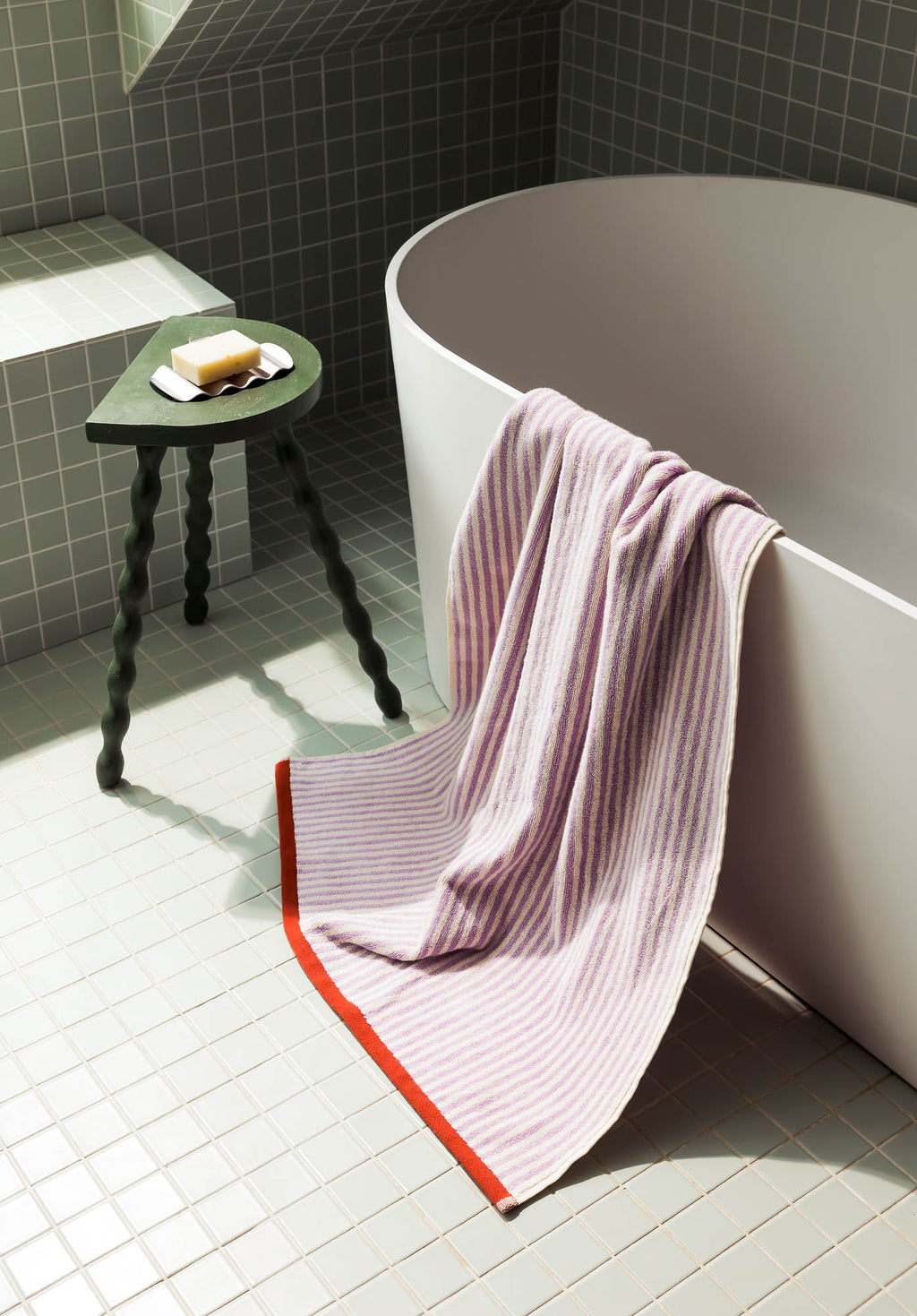 Gobo Bath Towel - Pastel Lilac / Narrow Stripes